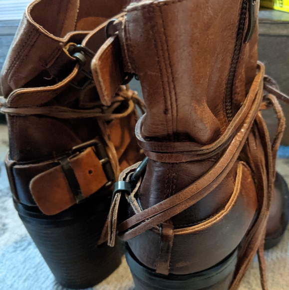 Beautiful Cognac brown colored Vince Camuto Booties.. - Picture 5 of 10
